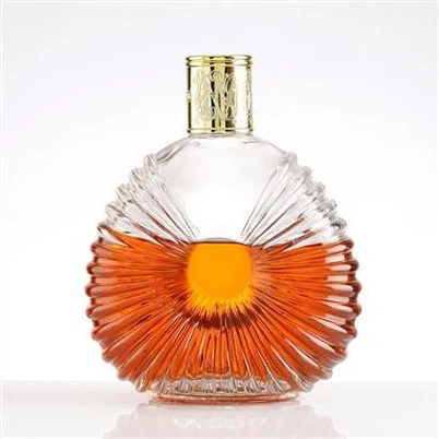 Bohatá sklenená fľaša na brandy
