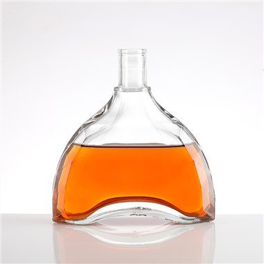 500 ml sklenené nádoby, ktoré obsahujú alkohol