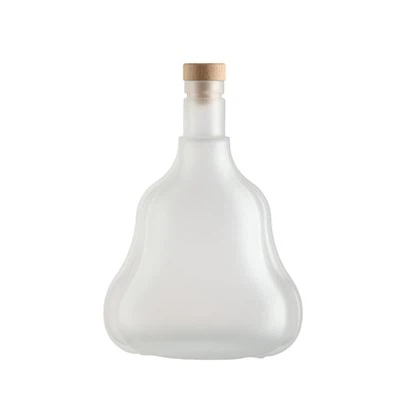 Fľaša na matnú vodku s jedinečným tvarom